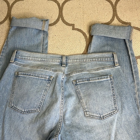Old Navy Mid-Rise Wow Boyfriend Jeans - Picture 4 of 14